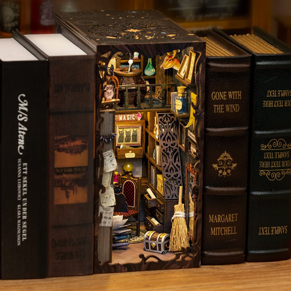 Book Nook DIY - kit: Magic Pharmacist - The Warm Workshop